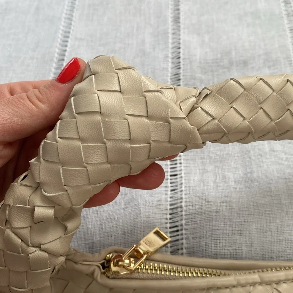 Merlie Blanco Ivory woven shoulder bag. - Picture 5 of 12